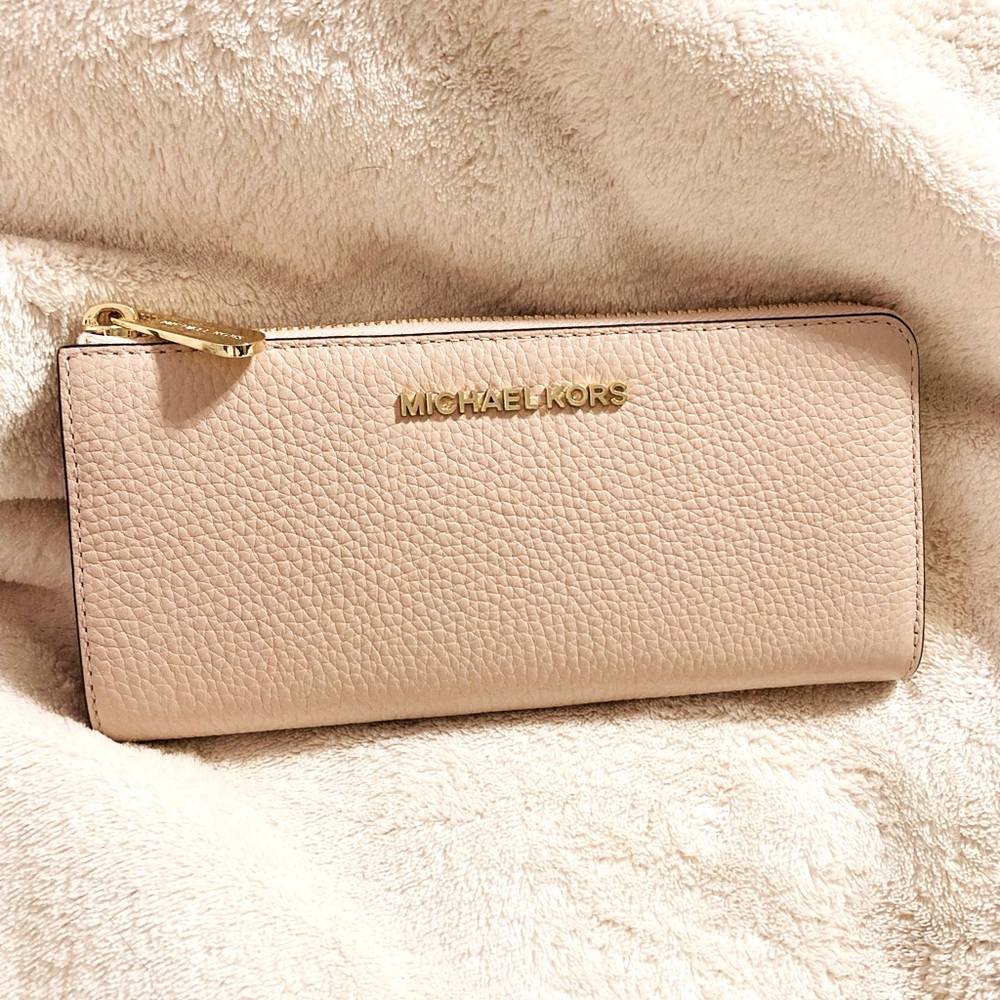 Michael Kors 3/4 Zip Jet Set Travel Wallet